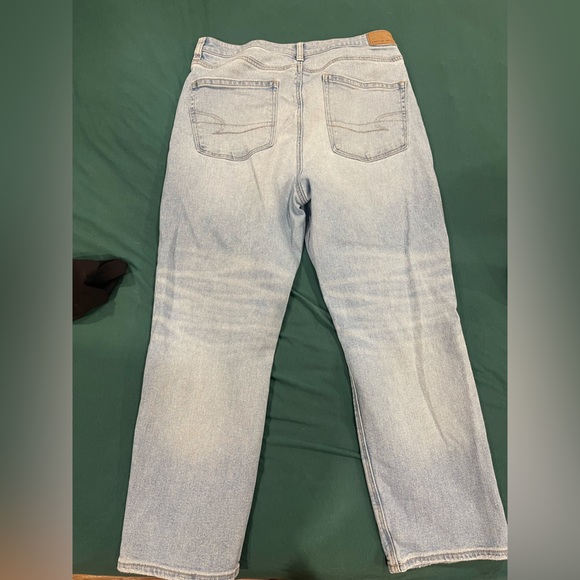Size 12 short AE STRETCH RIPPED MOM STRAIGHT JEAN - Picture 3 of 3